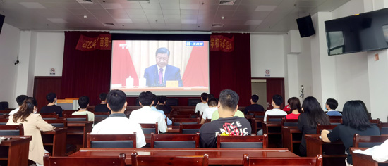 1652318437718194.jpg 观看直播现场.jpg