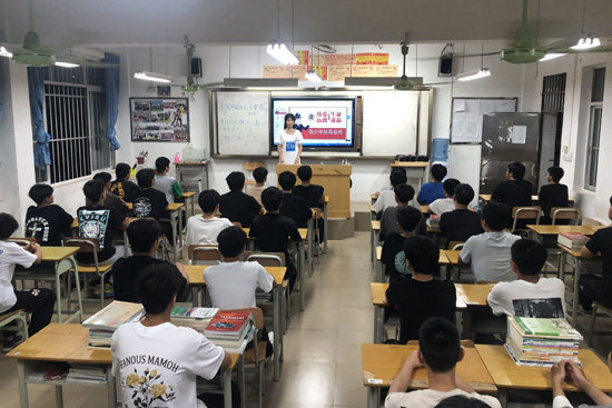 1655968994265276.jpg 2.开展“禁毒”主题班会.jpg