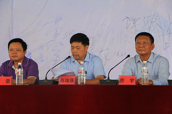 图二 陈瑞强副校长(中)为开幕式致辞.jpg