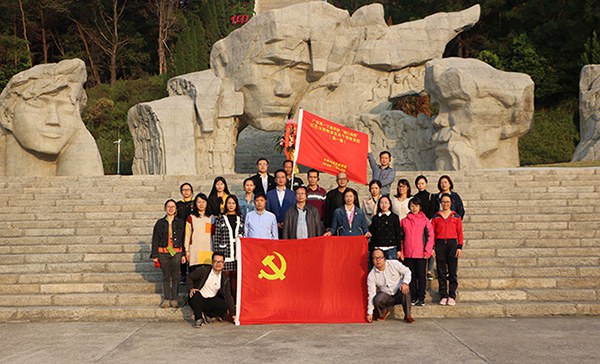 1574038896328528.jpg 在红军突破湘江战役纪念碑园合影.jpg