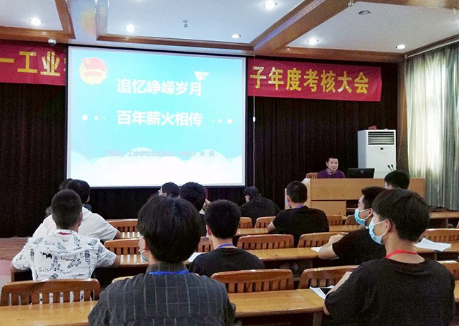 1593331716806291.jpg 学校党委委员、副校长李健同志授课.jpg