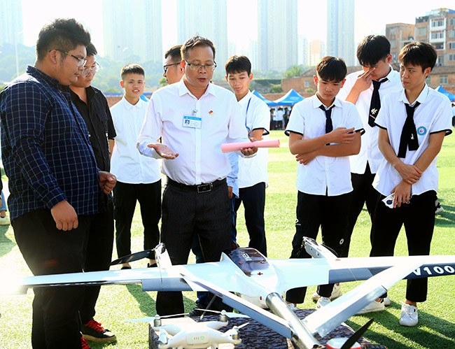 1605538941341631.jpg 无人机展示.JPG