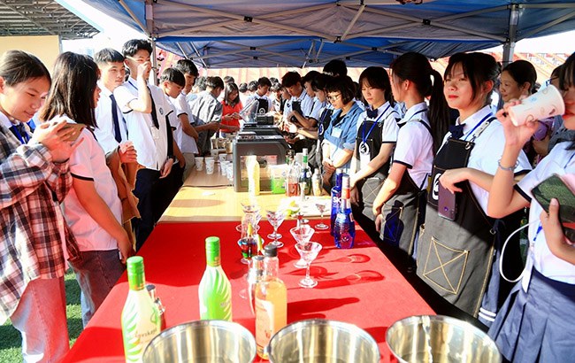 1605538963315642.jpg 饮品调制展示区.JPG