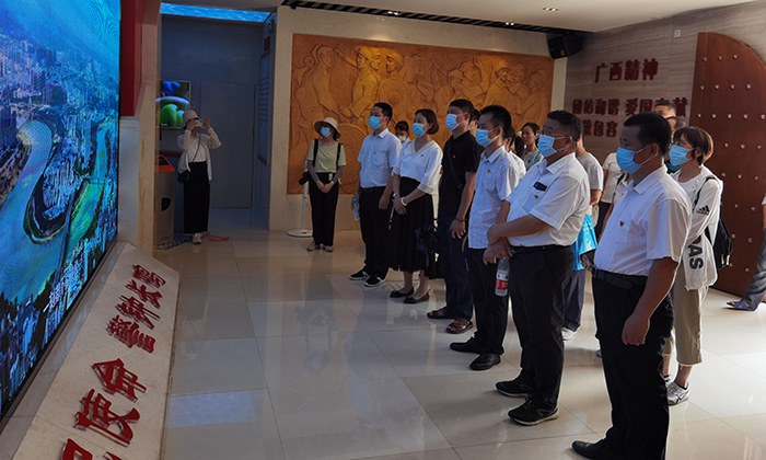 1626623851235742.jpg 党员代表们参观廉政教育基地.jpg