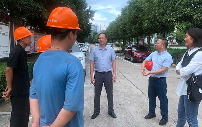 1632641530180903.jpg 校企双方展开友好洽谈.jpg