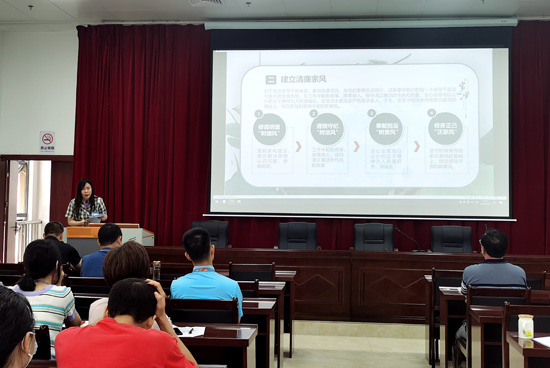 1656669796971176.jpg 第三党支部代表发言.jpg