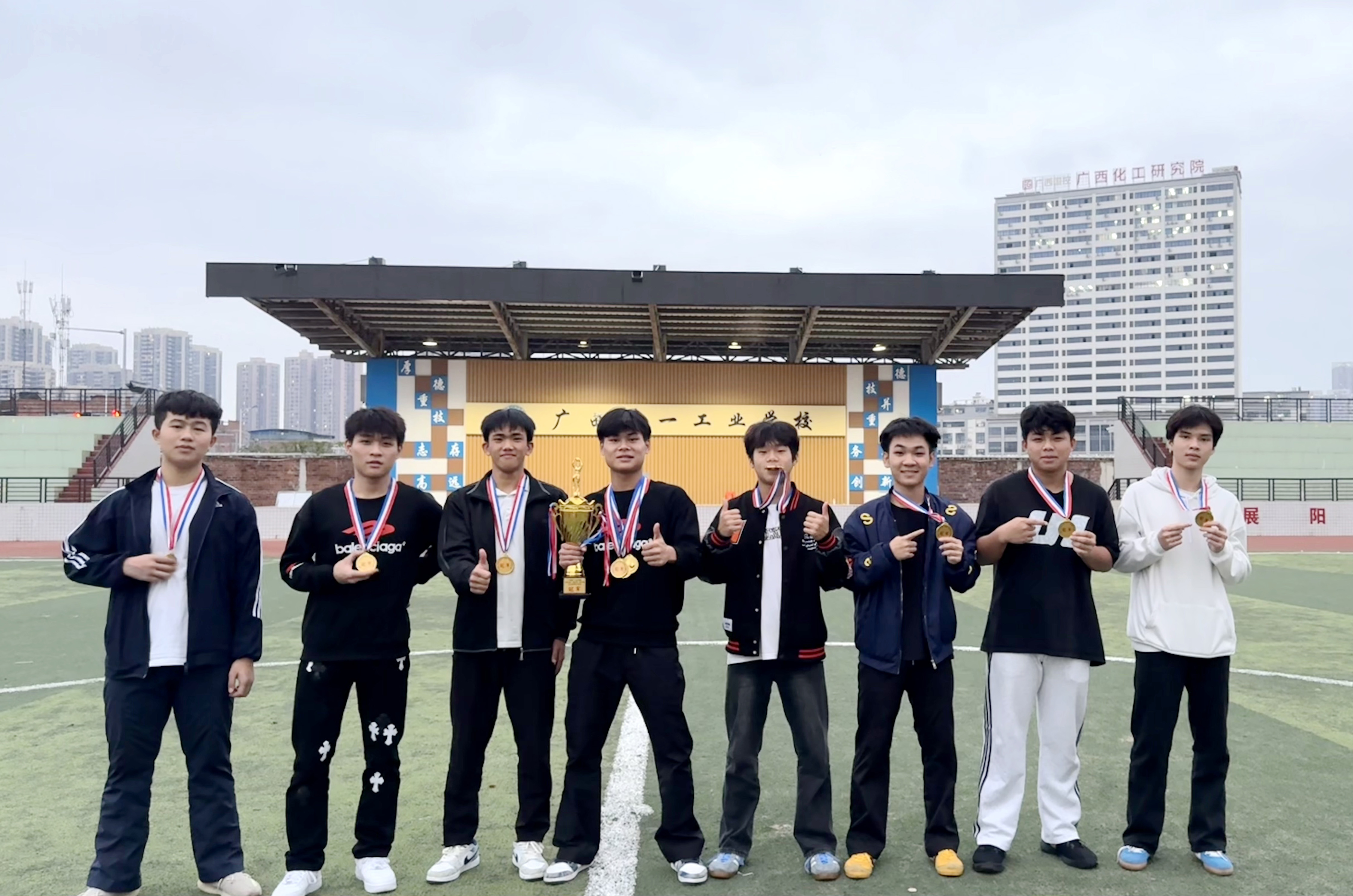 青春“篮”不住，拼搏“燃”赛场 ——betway西汉姆精装版“灵蛇杯”篮球赛圆满落幕